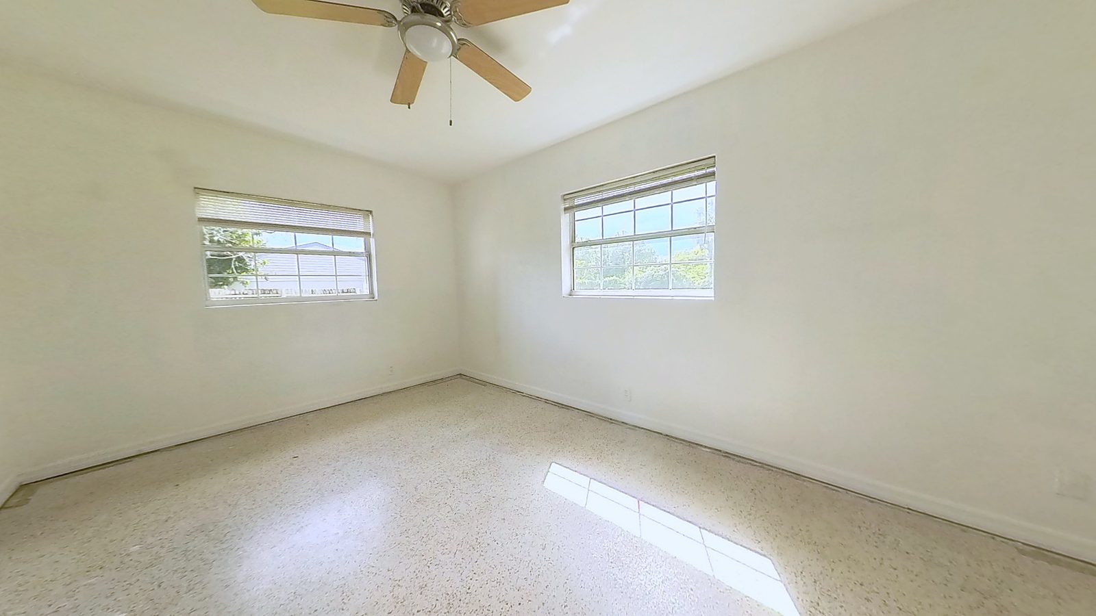 Second bedroom, original terrazzo