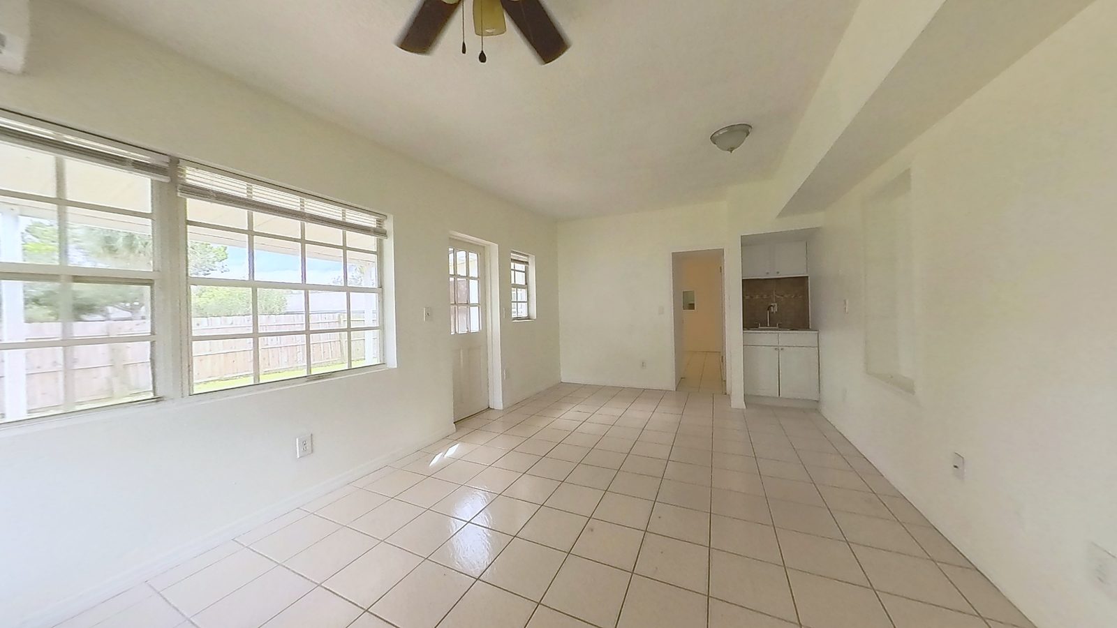 Guest suite with its own private entrance and full bath